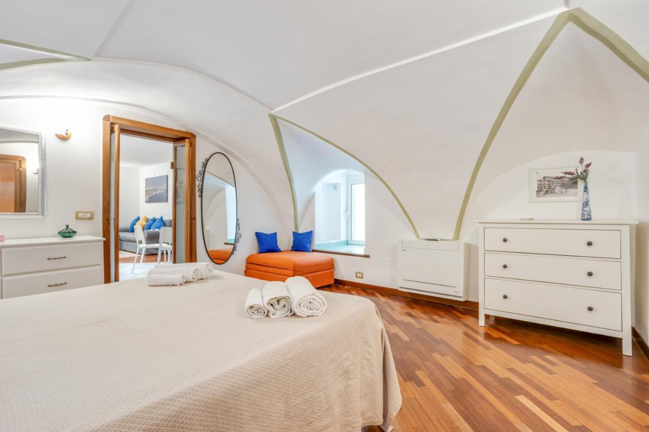 Guesthost - Casa Querida Central & Elegant Flat Наполи Екстериор снимка