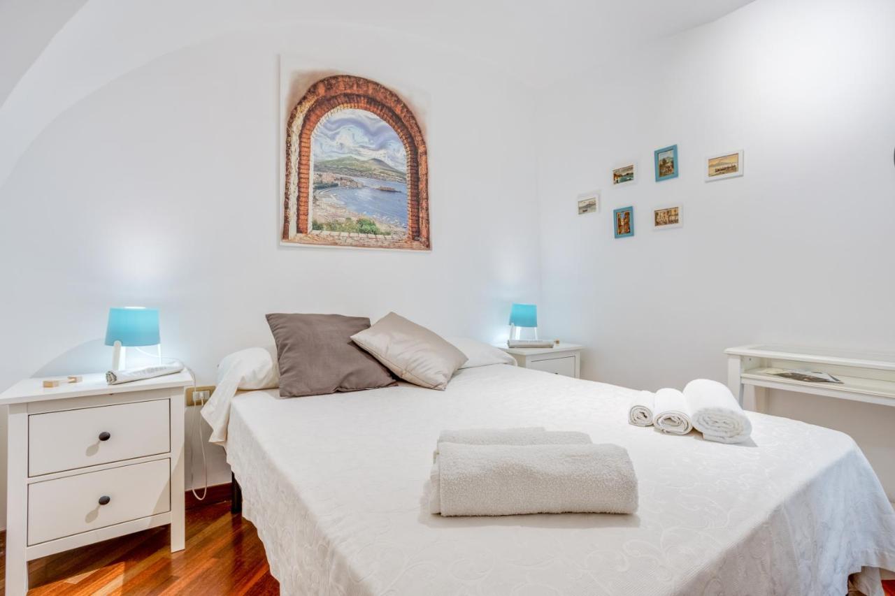 Guesthost - Casa Querida Central & Elegant Flat Наполи Екстериор снимка