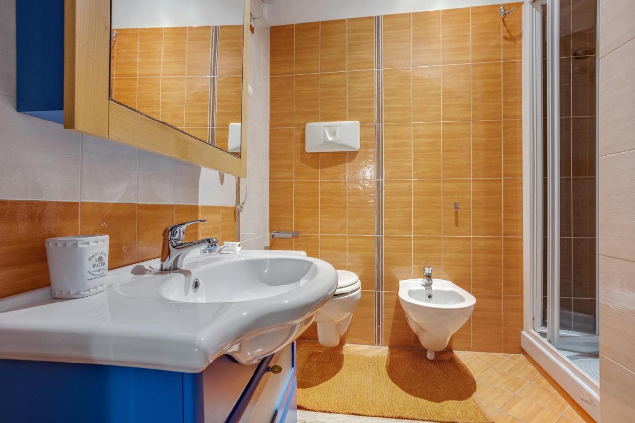 Guesthost - Casa Querida Central & Elegant Flat Наполи Екстериор снимка