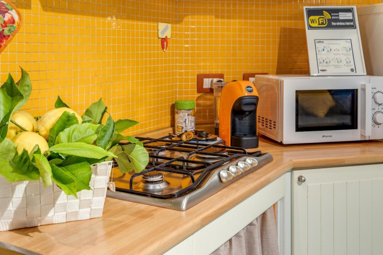Guesthost - Casa Querida Central & Elegant Flat Наполи Екстериор снимка