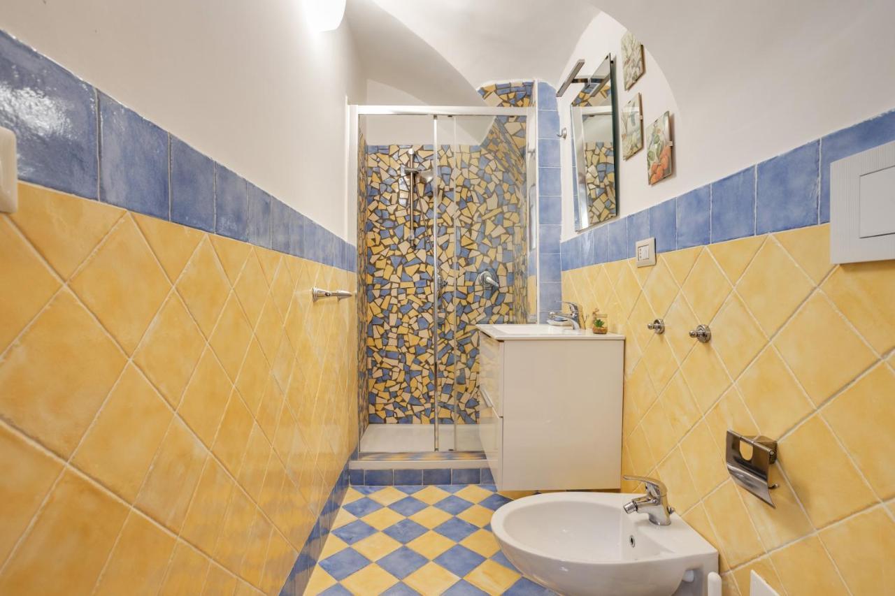 Guesthost - Casa Querida Central & Elegant Flat Наполи Екстериор снимка