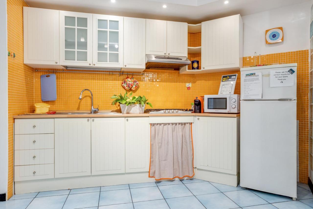 Guesthost - Casa Querida Central & Elegant Flat Наполи Екстериор снимка