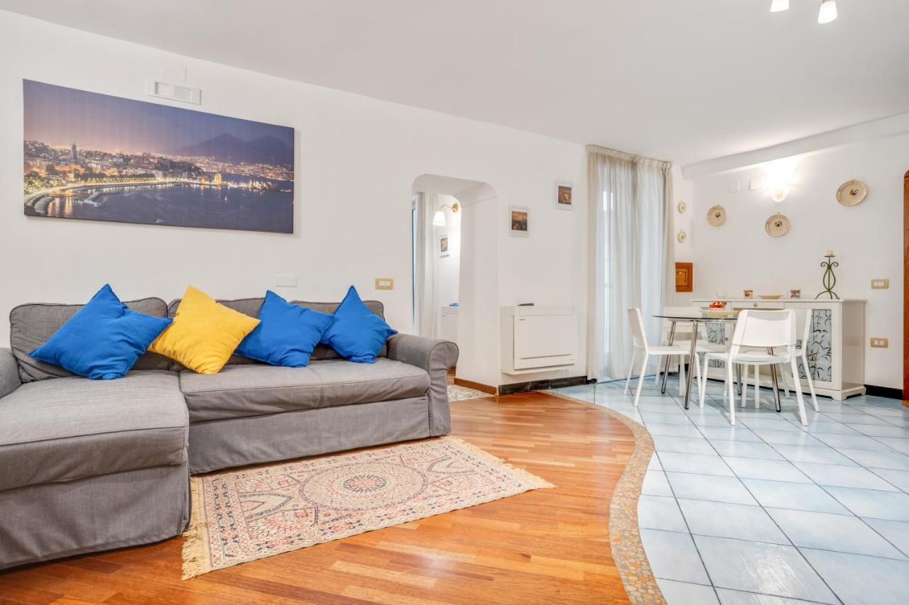 Guesthost - Casa Querida Central & Elegant Flat Наполи Екстериор снимка